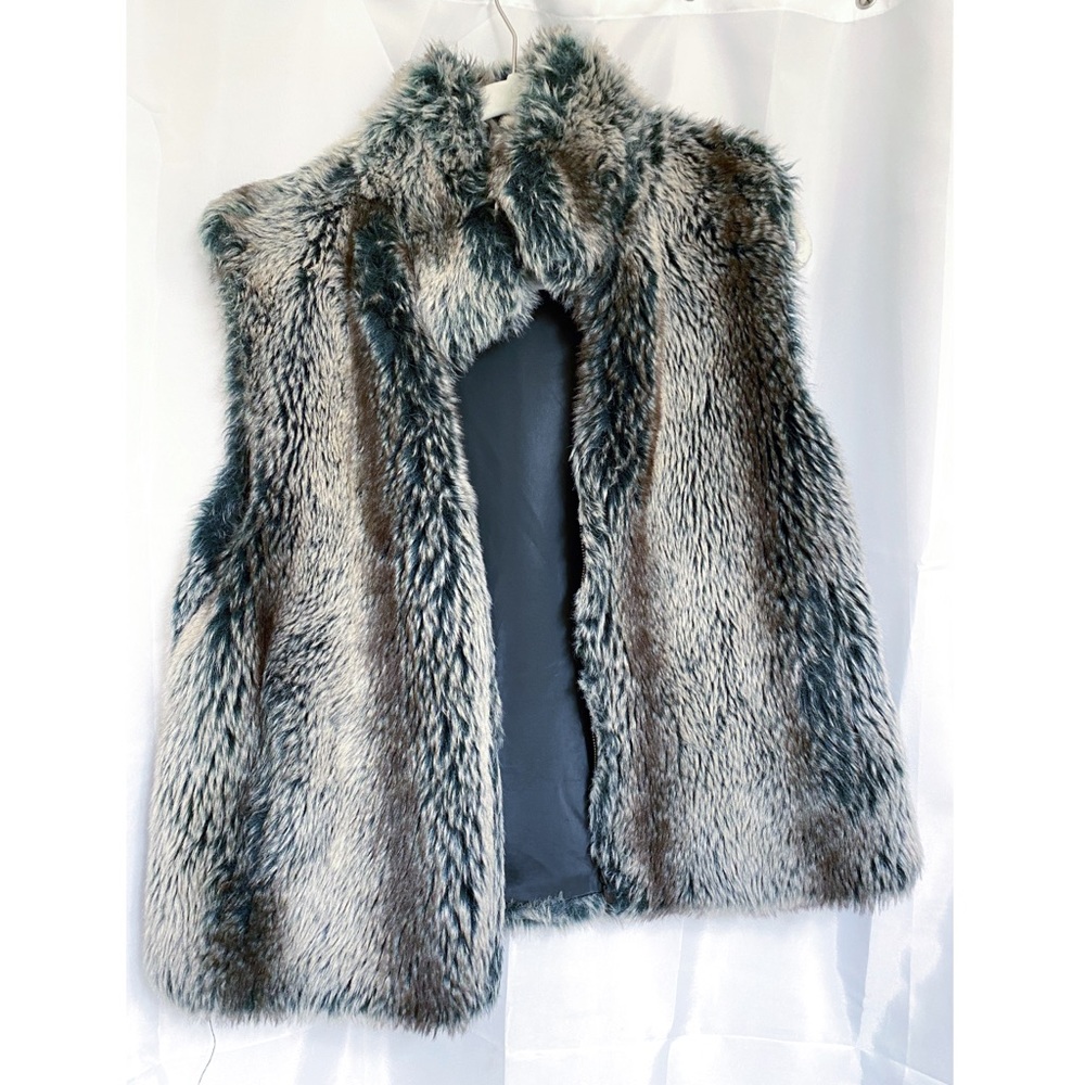 ✨ FAUX FUR ZIP UP VEST ✨